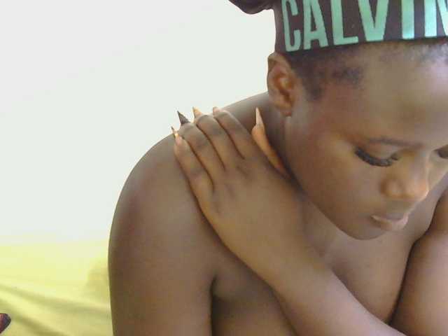 Riccara live cam on BongaCams