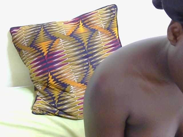 Riccara live cam on BongaCams