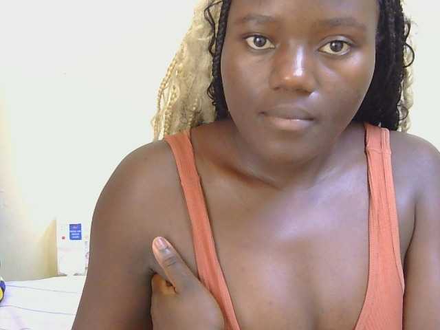 Riccara live cam on BongaCams