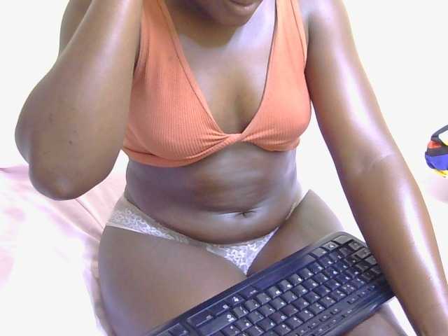 Riccara live cam on BongaCams