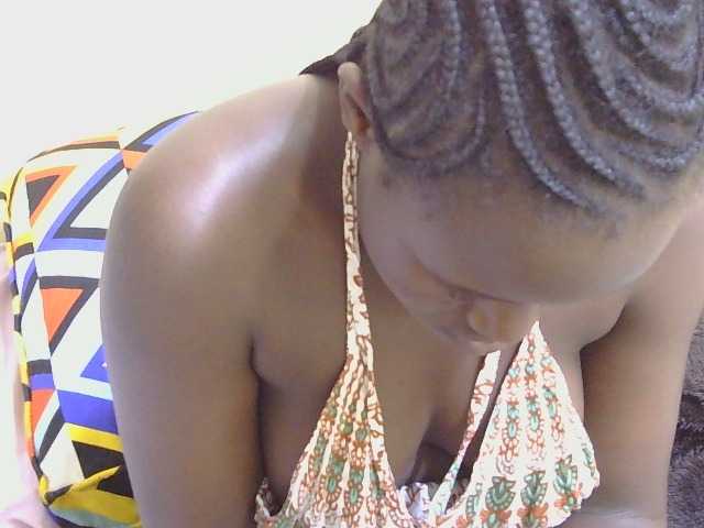 Riccara live cam on BongaCams