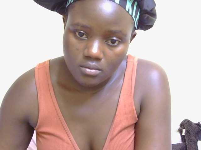 Riccara live cam on BongaCams