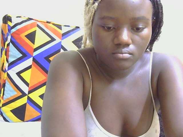 Riccara live cam on BongaCams