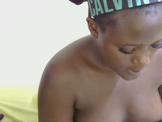 Riccara live cam on BongaCams