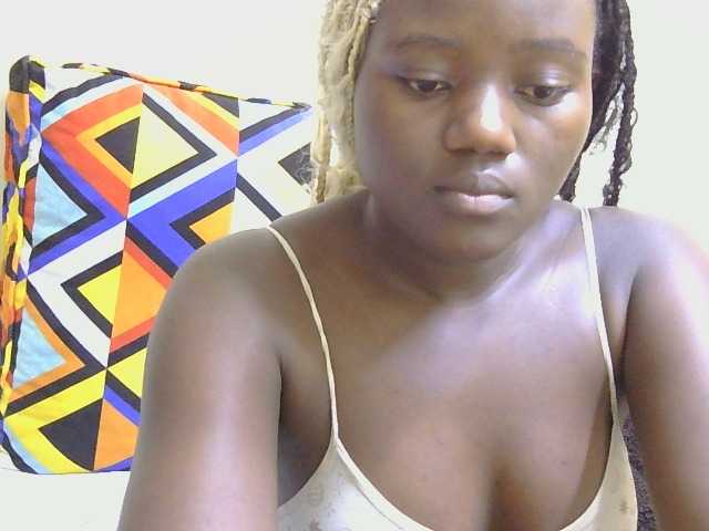 Riccara live cam on BongaCams