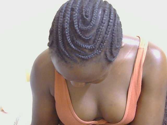 Riccara live cam on BongaCams