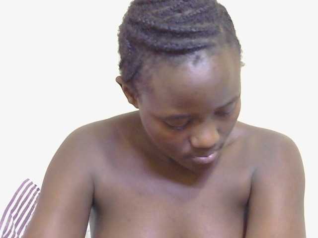 le modèle Riccara est en webcam porno dans un show sur le site bongacams, il possède les tags suivants: Ebony,Brunette,Trimmed