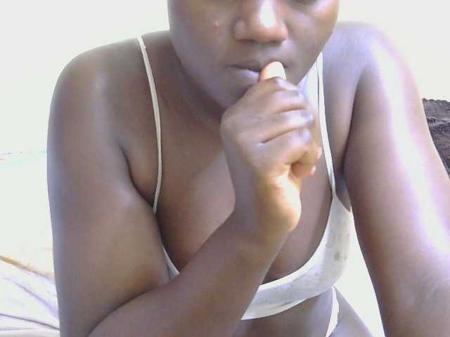 Riccara live cam on BongaCams