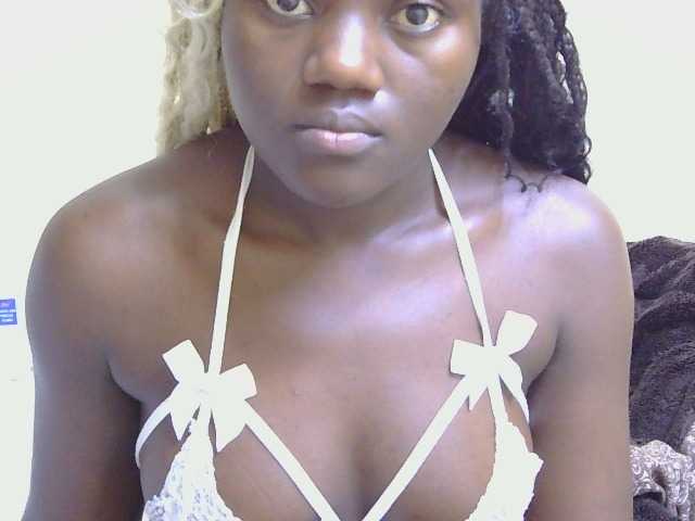 Riccara live cam on BongaCams