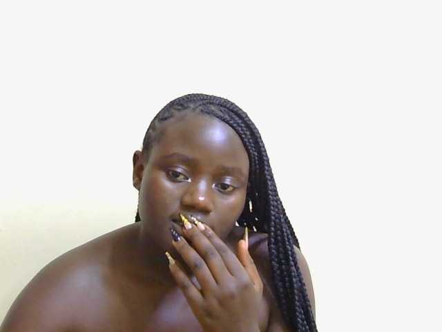 Riccara live cam on BongaCams