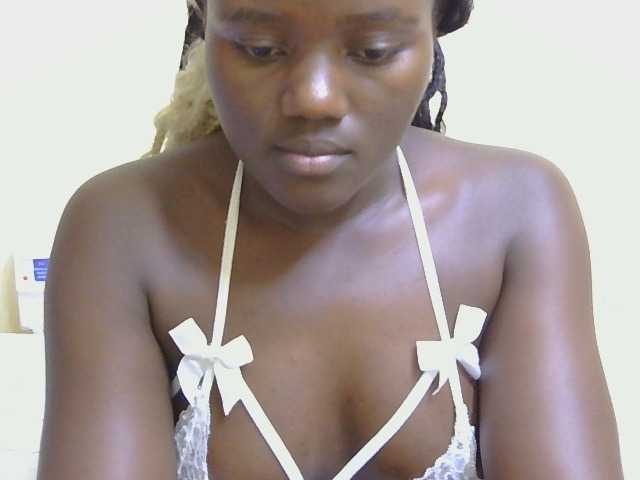 Riccara live cam on BongaCams