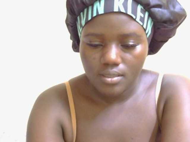 Riccara live cam on BongaCams