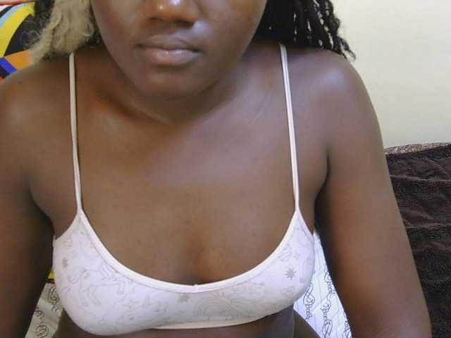 Riccara live cam on BongaCams