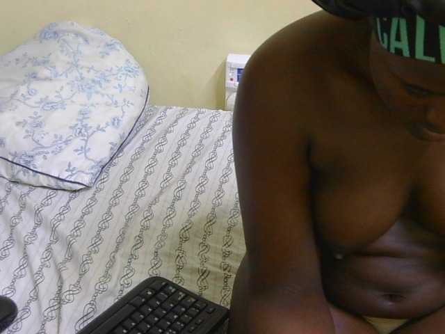 Riccara live cam on BongaCams