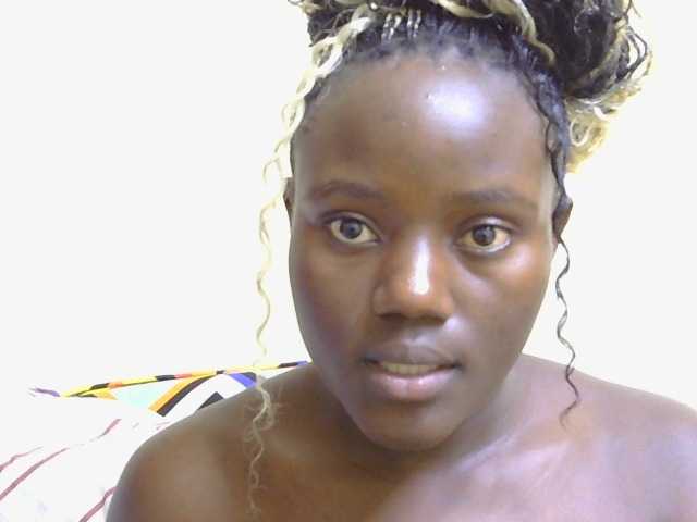 Riccara live cam on BongaCams