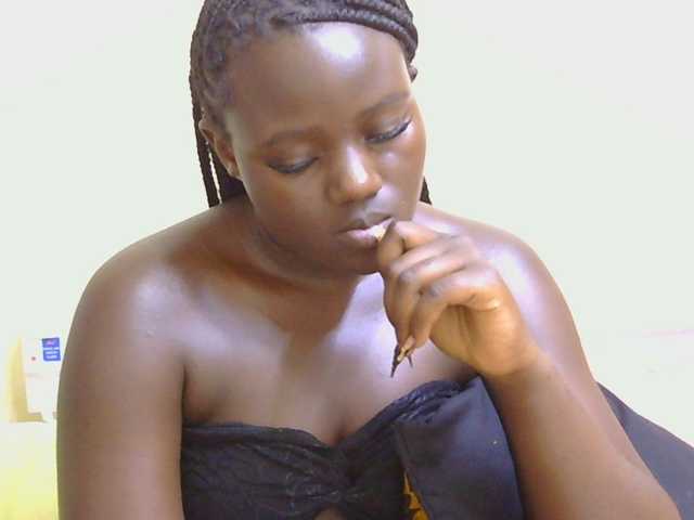 Riccara live cam on BongaCams