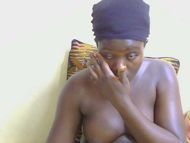 Riccara live cam on BongaCams
