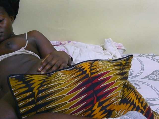 Riccara live cam on BongaCams