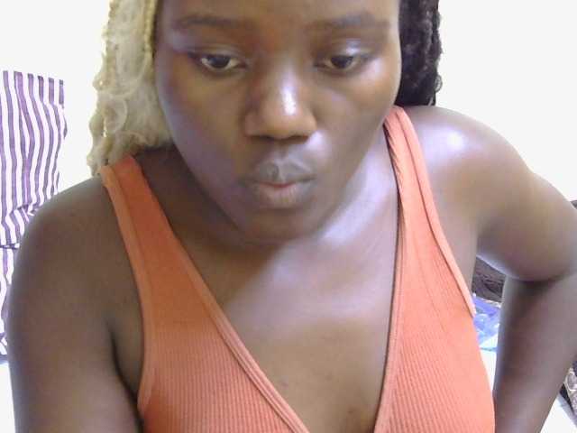 Riccara live cam on BongaCams