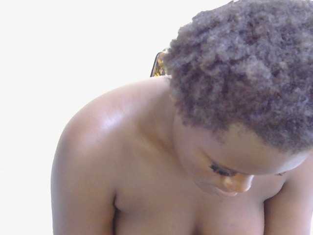 Riccara live cam on BongaCams