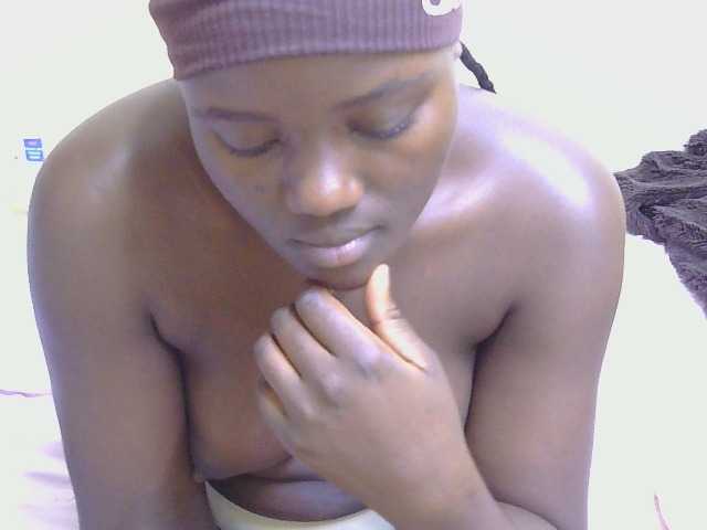Riccara live cam on BongaCams