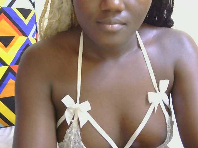 Riccara live cam on BongaCams