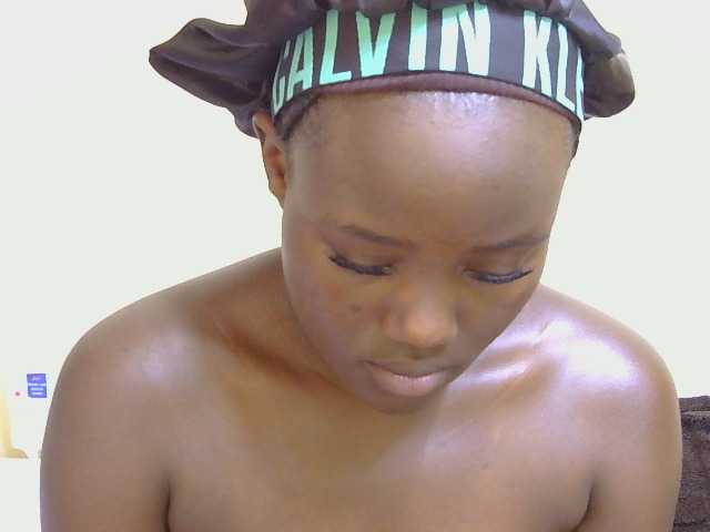 Riccara live cam on BongaCams