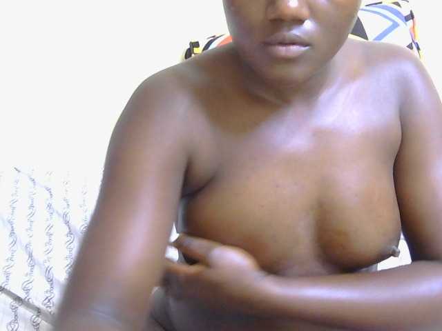 Riccara live cam on BongaCams