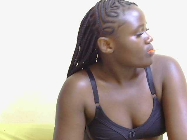 Riccara live cam on BongaCams