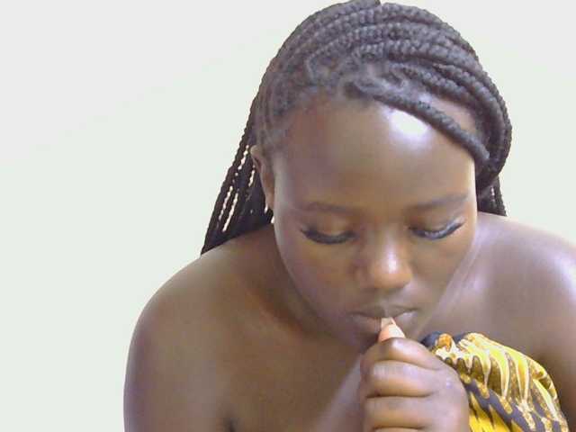 Riccara live cam on BongaCams