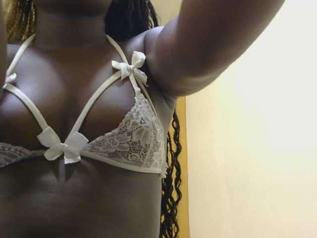 Riccara live cam on BongaCams