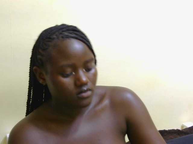 Riccara live cam on BongaCams