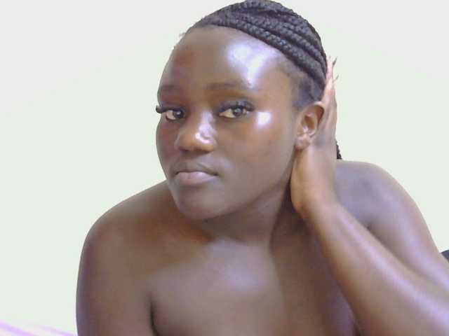 Riccara live cam on BongaCams