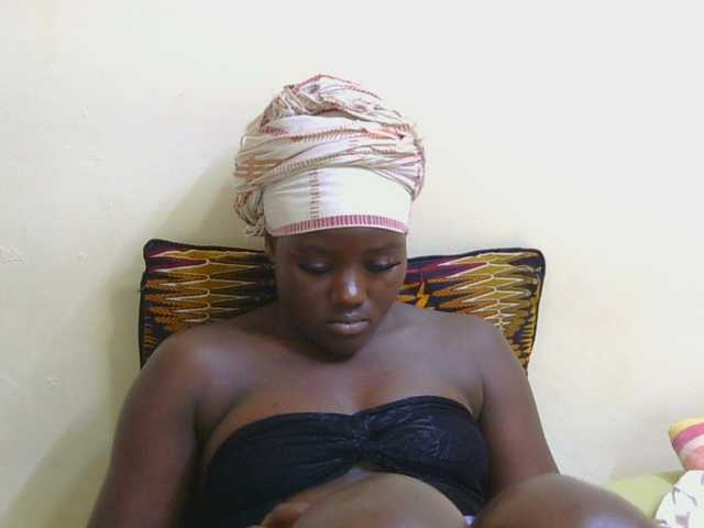Riccara live cam on BongaCams