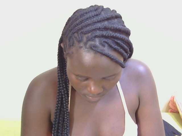 Riccara live cam on BongaCams