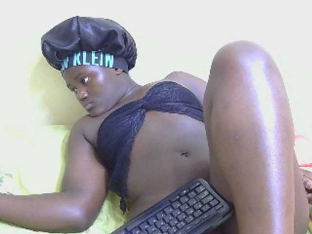 Riccara live cam on BongaCams
