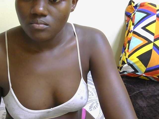 Riccara live cam on BongaCams