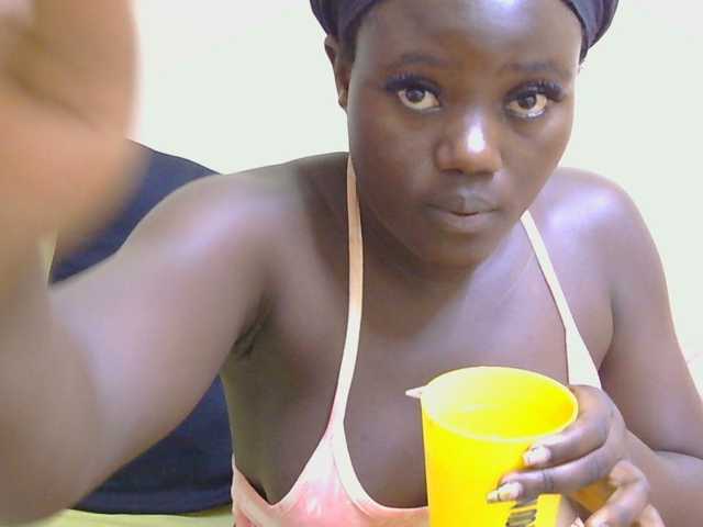 Riccara live cam on BongaCams
