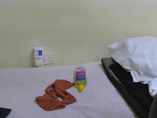 Riccara — live female cam