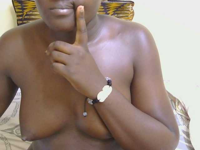 Riccara live cam on BongaCams