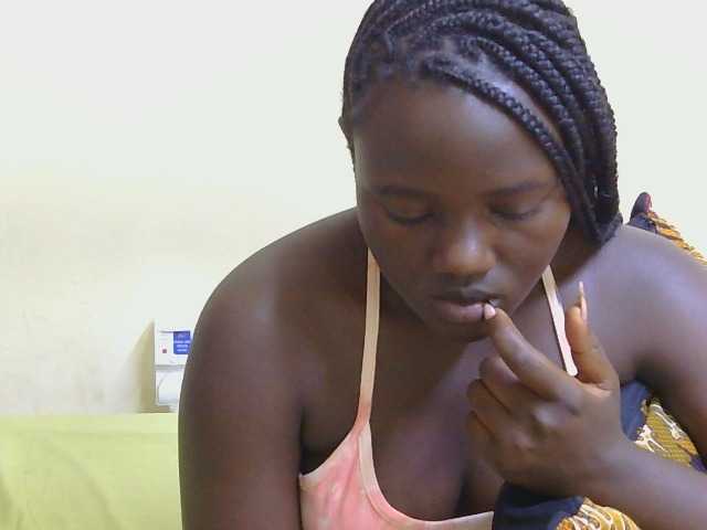 Riccara live cam on BongaCams
