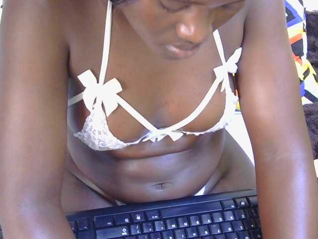 Riccara live cam on BongaCams