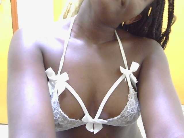 Riccara live cam on BongaCams