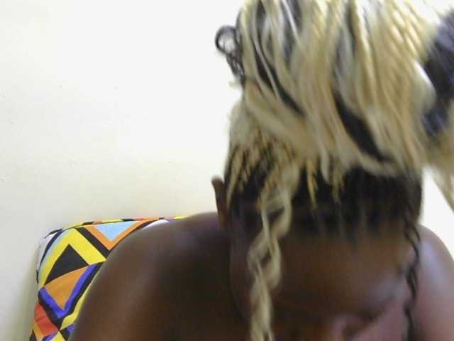 Riccara live cam on BongaCams