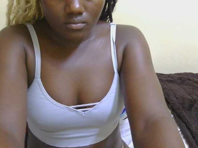 Riccara live cam on BongaCams