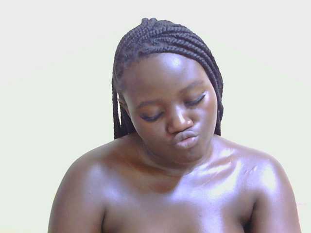 Riccara live cam on BongaCams