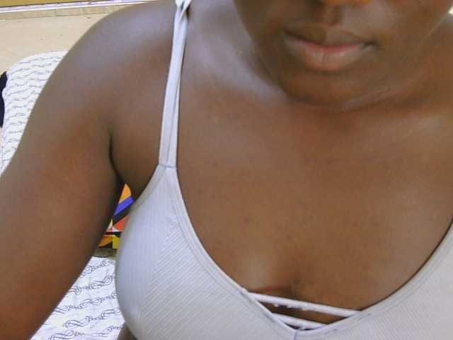 Riccara live cam on BongaCams
