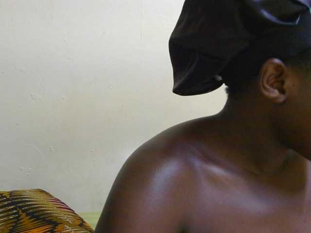 Riccara live cam on BongaCams
