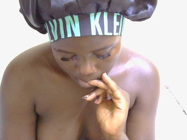 Riccara live cam on BongaCams