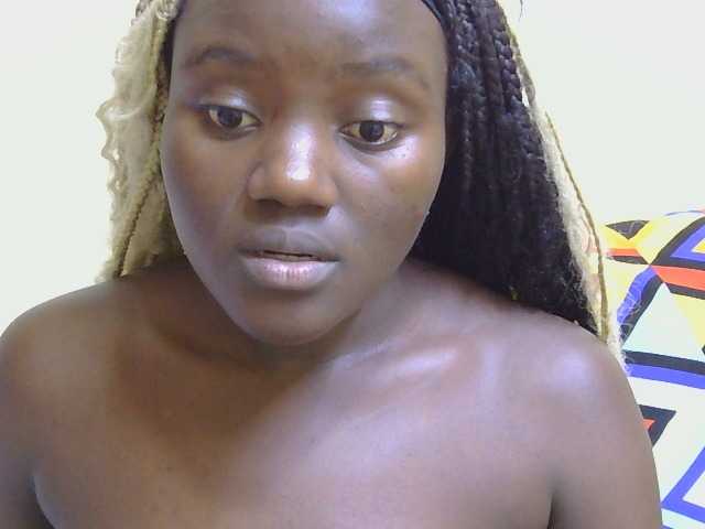 Riccara live cam on BongaCams